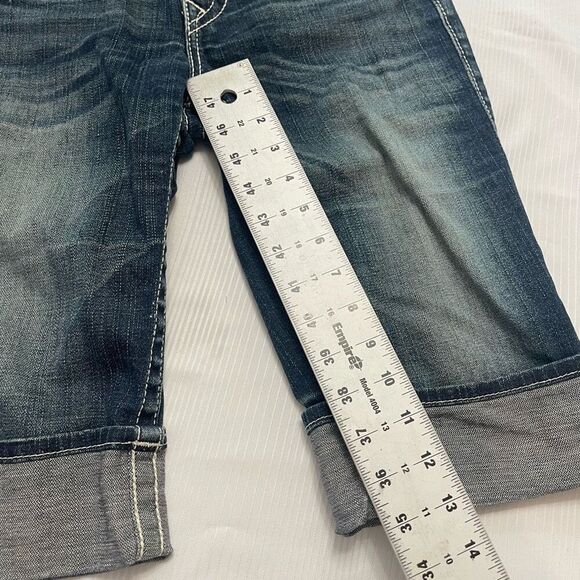 TRUE RELIGION SOPHIE SHORTS BERMUDA CUFF DENIM BLUE JEANS 26 POCKETS EUC - Picture 5 of 8